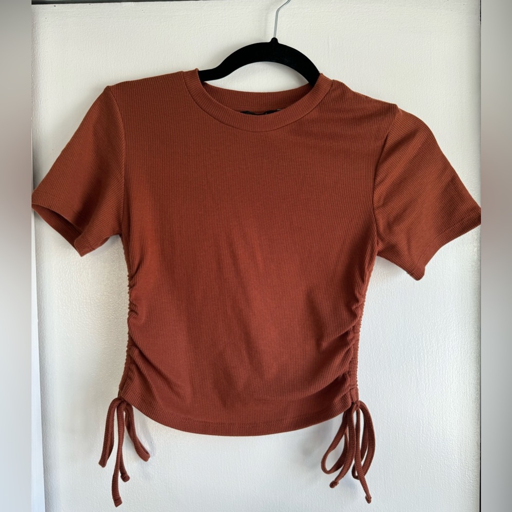 NWOT Francesca's Basic Rust Orange Knit Crop T Shirt with Scrunch Side Detail